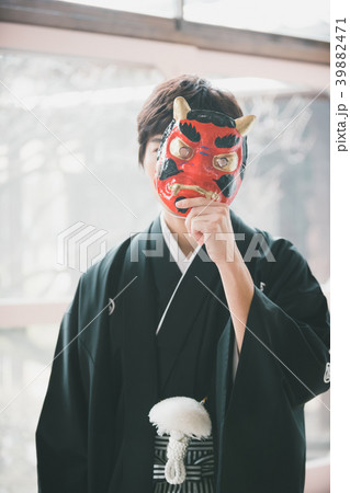 鬼 お面 男性 紋付の写真素材