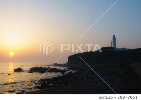 朝日 犬吠埼灯台 日の出 朝焼けの写真素材