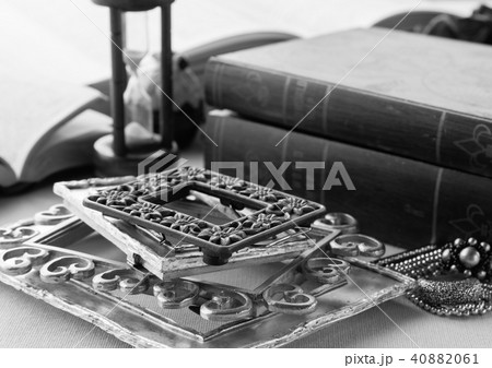 写真 フォトフレーム 写真立て モノクロ写真の写真素材