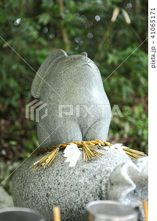 ウサギの石像^^ うさぎ rabbit statue 石像の写真素材 - PIXTA