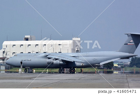 米軍大型輸送機の写真素材