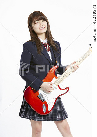 女子高生 女性 10代 エレキギターの写真素材