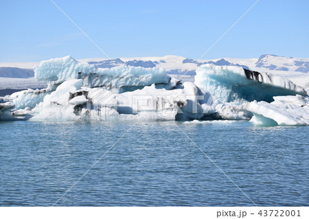 ヨークルスアゥルロゥン氷河湖の写真素材