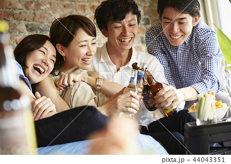 宅飲みの写真素材