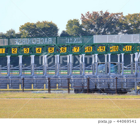 競馬 ゲート スタートゲート スタートの写真素材