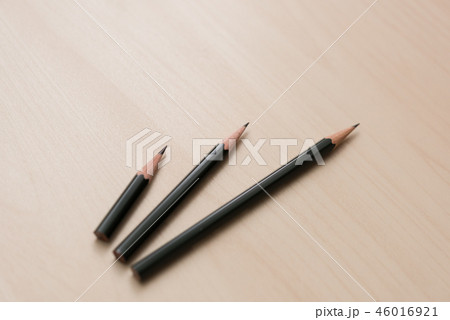 鉛筆 長さ データ 比較の写真素材