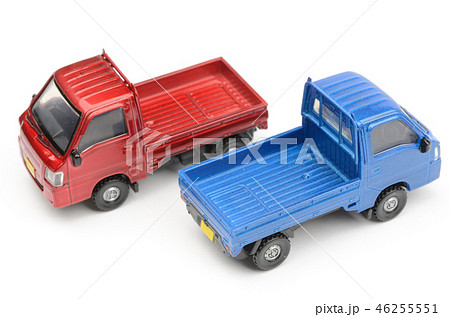 乗用車 車 軽トラック 赤の写真素材