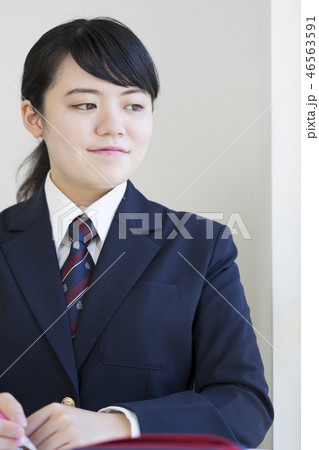 中学生 高校生 ネクタイ 女子高生の写真素材