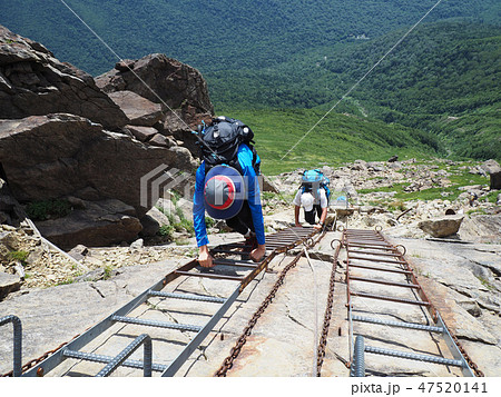 早池峰山 登山 はしご 人の写真素材