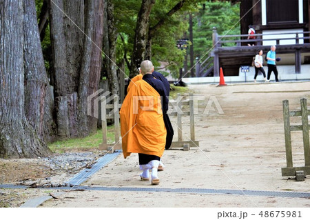 僧侶 剃髪 お坊さん 旅の写真素材