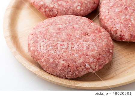 生ハンバーグの写真素材