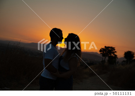 カップル 影 キス 夫婦の写真素材