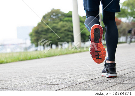 おじさん 男性 中年 後姿の写真素材 おじさん 男性 中年 後姿の写真素材