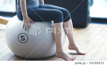 はずむ ボールの写真素材