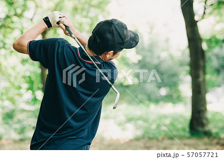 おじさん 男性 中年 後姿の写真素材 おじさん 男性 中年 後姿の写真素材