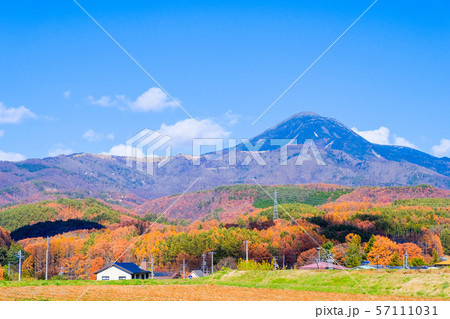 青空 晴れ 快晴 日本 山 綺麗 のどか 富士の写真素材