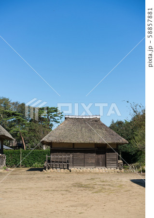 藁葺き屋根の家の写真素材 - PIXTA