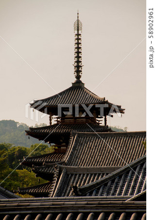 法隆寺 夕焼け 寺 五重塔の写真素材 - PIXTA