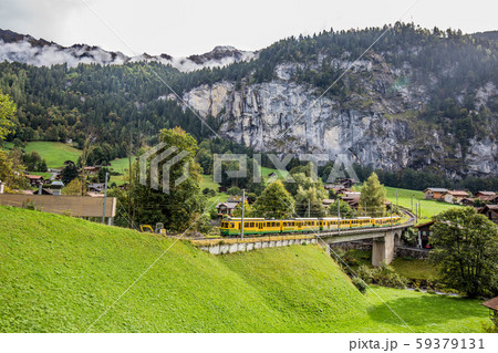 スイス 電車 山の写真素材