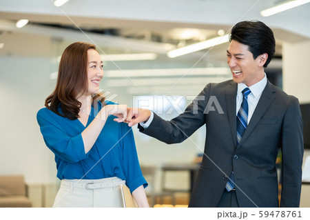 グータッチの写真素材 グータッチの写真素材