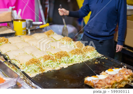 屋台 お好み焼き 鉄板焼き 的屋の写真素材 - PIXTA