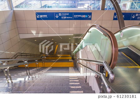 階段 東京 駅 駅構内の写真素材