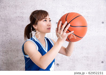 女子バスケ ユニフォームの写真素材