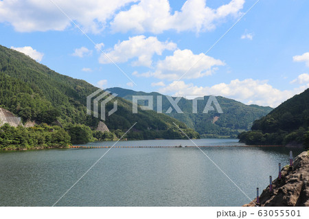 奥矢作湖 背景素材 湖 ダム湖の写真素材