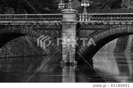 皇居 正門 石橋 眼鏡橋の写真素材