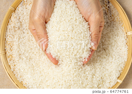 すくいあげるの写真素材