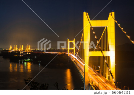 瀬戸大橋 ライトアップ 橋 夜景の写真素材