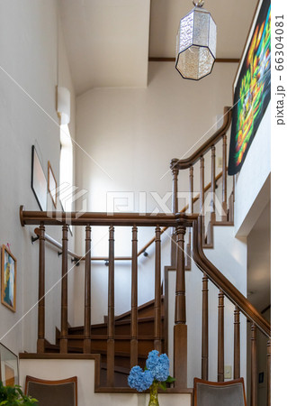 玄関ホール 階段 吹き抜け 玄関の写真素材