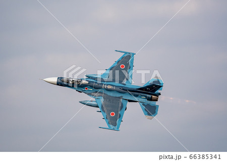 航空自衛隊 F 2 飛行機 アフターバーナーの写真素材