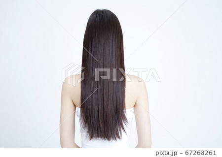 ロングヘアー 髪の毛 後ろ姿 モデルの写真素材