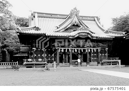 屋根 瓦 白黒 モノトーンの写真素材