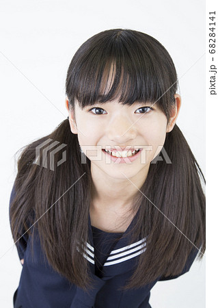 女子中学生 笑顔の写真素材