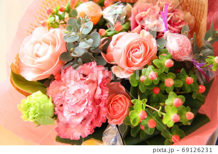 ヒペリカム ブーケの写真素材