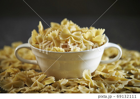 リボン型マカロニ リボンの写真素材