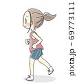 走る女性 横向き 正面 服装違いのイラスト素材