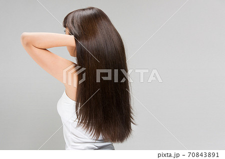 女性 ヘアスタイル 後ろ姿 髪型 女の子 若い 美しいの写真素材