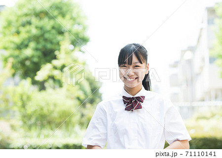 高校生 女子高生 女の子 夏の写真素材
