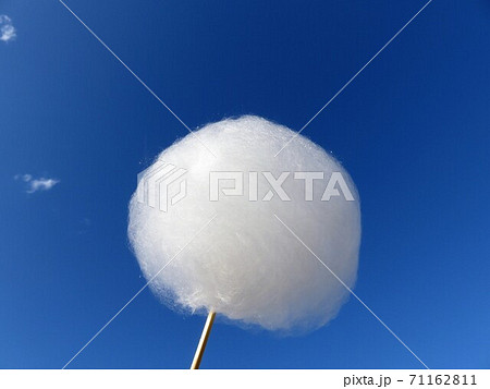 青空 雲 綿菓子 わたがし雲の写真素材