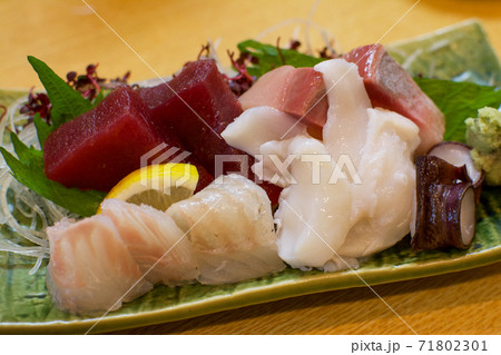 刺身のあしらいの写真素材