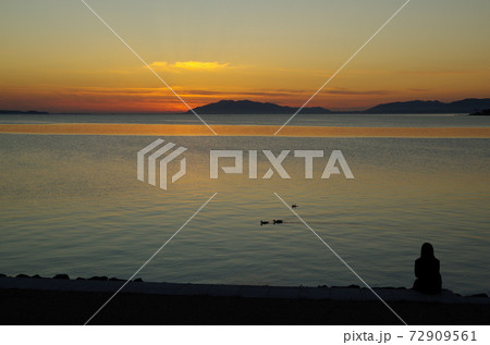 日の入り後の静かな宍道湖の夕景 島根県 松江市 晴れ の写真素材