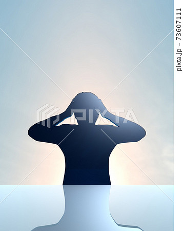 悩み シルエット 女性 考えるの写真素材