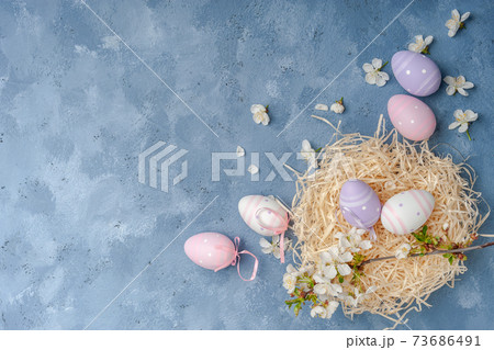 Happy easter card with painted eggs and flowersの写真素材