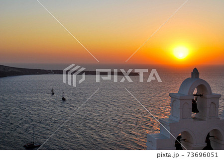サントリーニ 夕日 夕暮れ 夕景の写真素材
