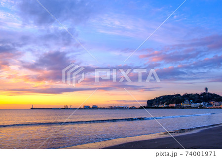 江ノ島 夜明け 海 海岸の写真素材