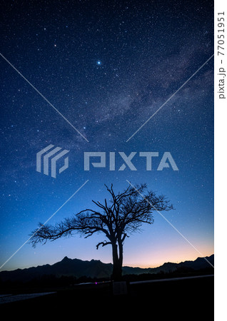 シルエット 八ヶ岳 自然 風景の写真素材