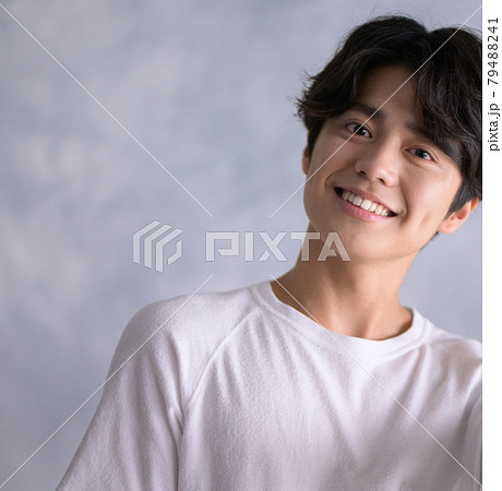 美男子 笑顔 かっこいいの写真素材 美男子 笑顔 かっこいいの写真素材
